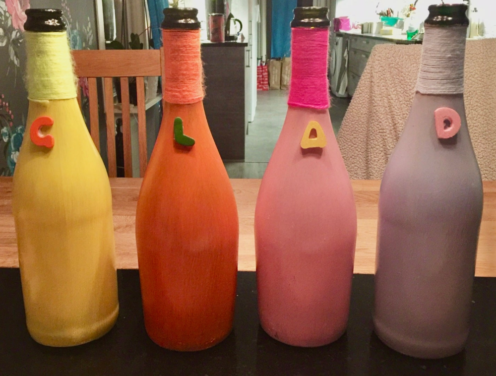 🎨 DIY: Måla & dekorera gamla vinflaskor med Amsterdam akrylfärg